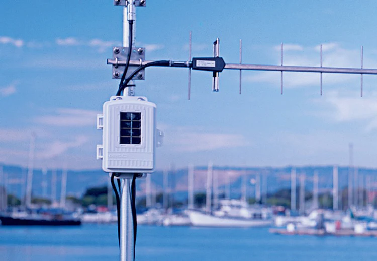 Wireless Long-Range Repeater with Solar Power