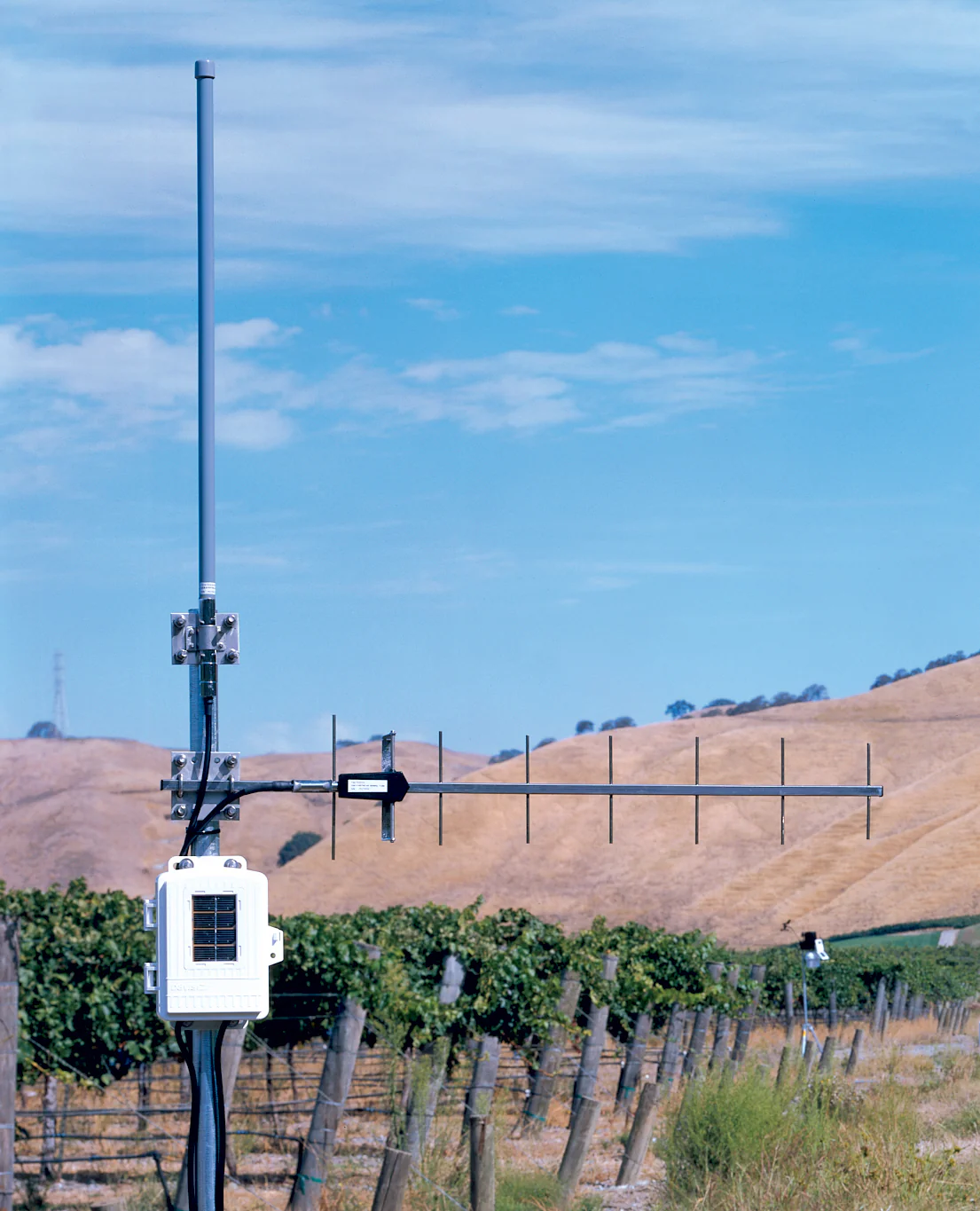 Wireless Long-Range Repeater with Solar Power